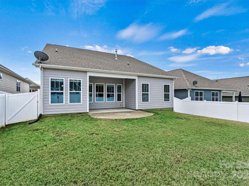 7850 Fountaingrass Lane, Sherrills Ford, NC 28673.  MLS# CAR4242529, YatesRealty ID 19413. 