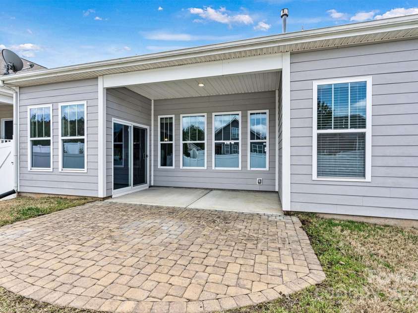 7850 Fountaingrass Lane, Sherrills Ford, NC 28673.  MLS# CAR4242529, YatesRealty ID 19413. Covered Porch & Patio