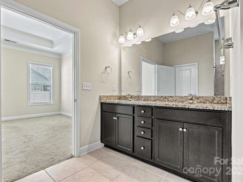 7850 Fountaingrass Lane, Sherrills Ford, NC 28673.  MLS# CAR4242529, YatesRealty ID 19413. Primary Bath