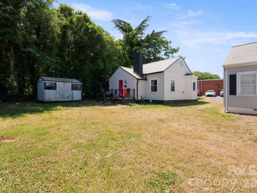 136 Broadway Street, Forest City, NC 28043.  MLS# CAR4373140, YatesRealty ID 19414. 
