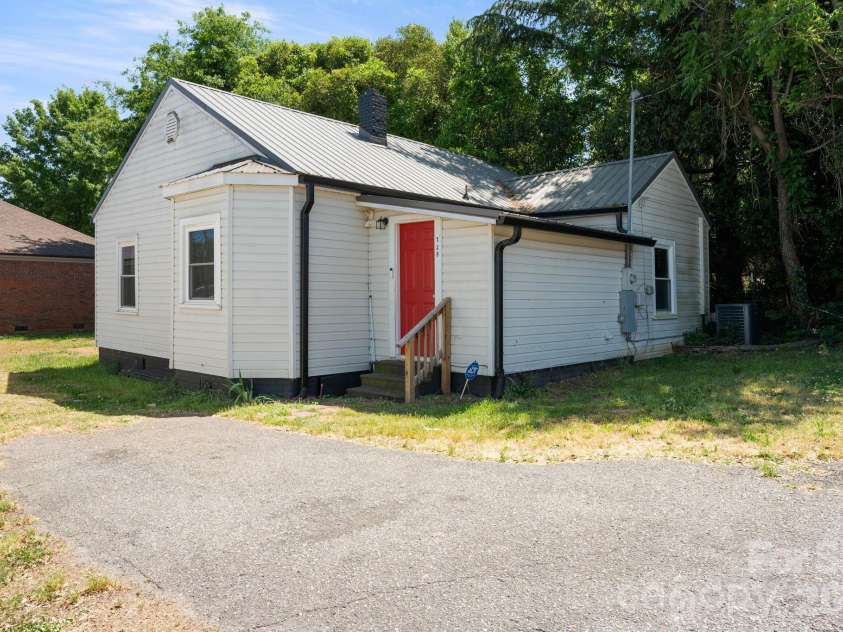 136 Broadway Street, Forest City, NC 28043.  MLS# CAR4373140, YatesRealty ID 19414. 