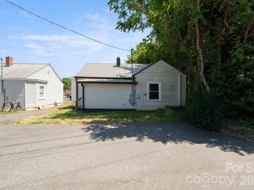 136 Broadway Street, Forest City, NC 28043.  MLS# CAR4373140, YatesRealty ID 19414. 