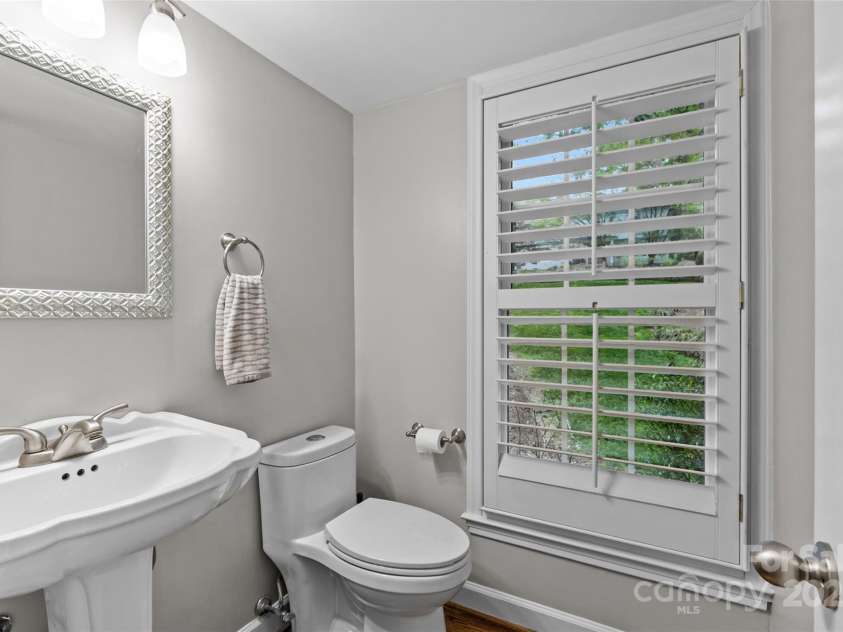 2418 Ainsdale Road, Charlotte, NC 28226.  MLS# CAR4289180, YatesRealty ID 19414. 