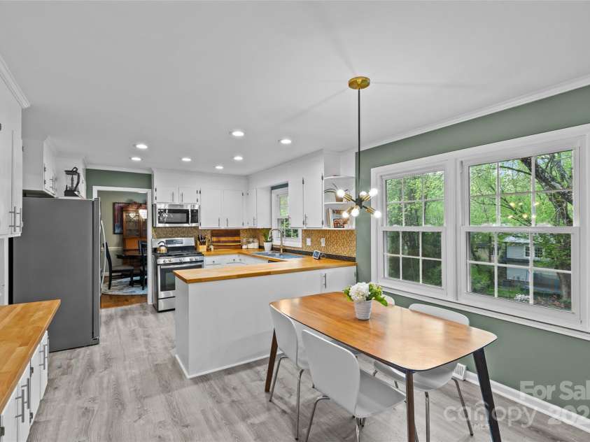 2418 Ainsdale Road, Charlotte, NC 28226.  MLS# CAR4289180, YatesRealty ID 19414. 