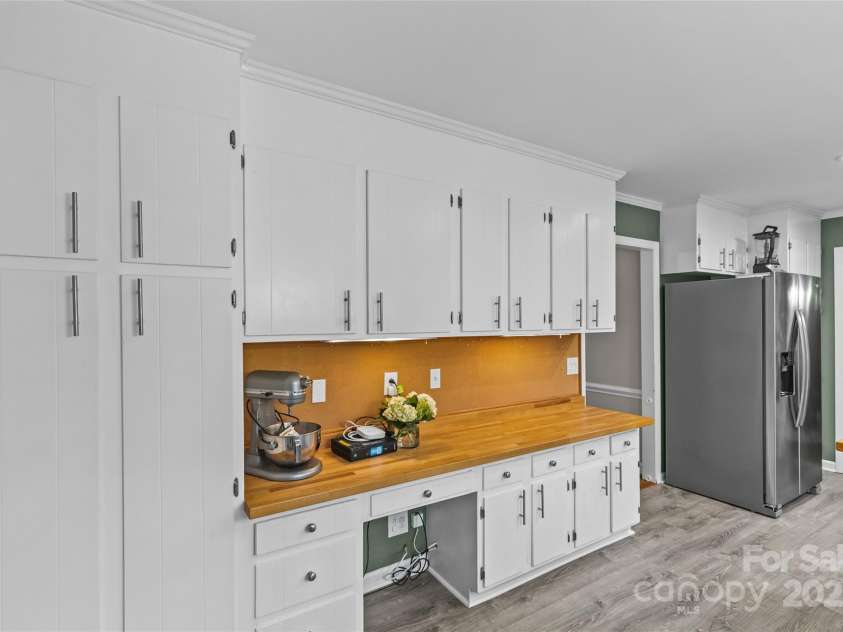 2418 Ainsdale Road, Charlotte, NC 28226.  MLS# CAR4289180, YatesRealty ID 19414. 