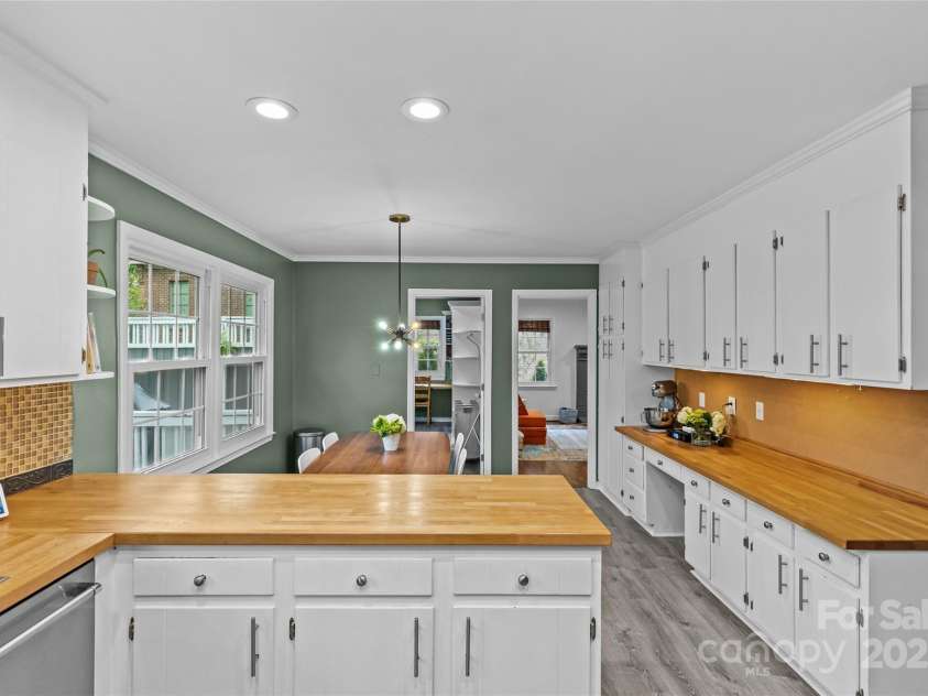 2418 Ainsdale Road, Charlotte, NC 28226.  MLS# CAR4289180, YatesRealty ID 19414. 