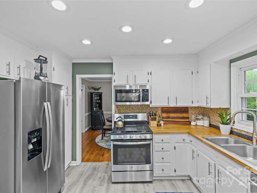 2418 Ainsdale Road, Charlotte, NC 28226.  MLS# CAR4289180, YatesRealty ID 19414. 