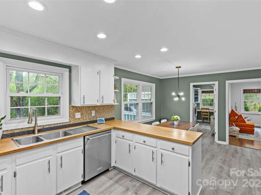 2418 Ainsdale Road, Charlotte, NC 28226.  MLS# CAR4289180, YatesRealty ID 19414. 