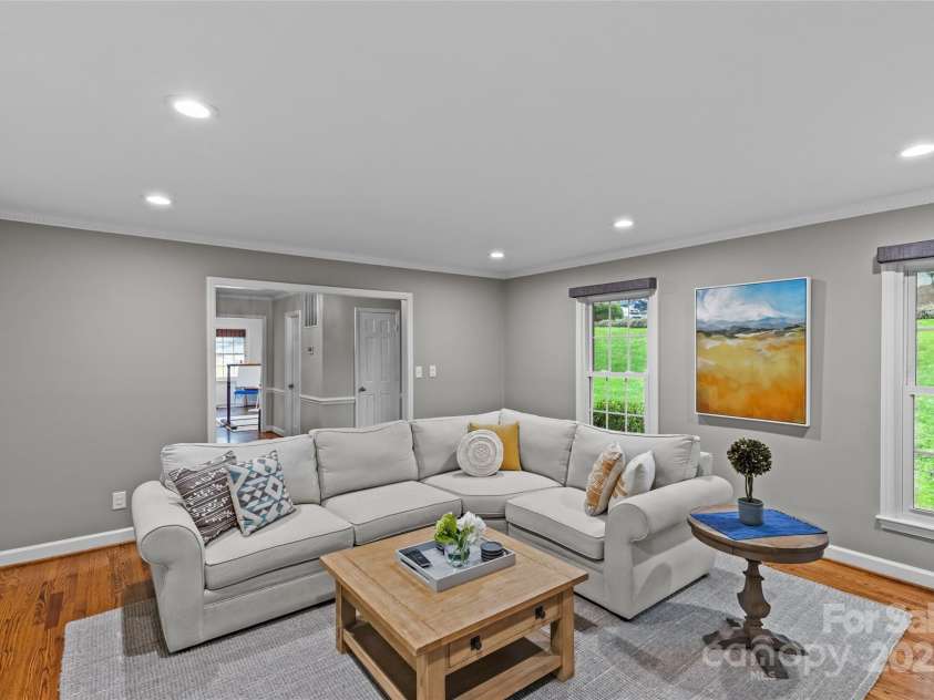 2418 Ainsdale Road, Charlotte, NC 28226.  MLS# CAR4289180, YatesRealty ID 19414. 