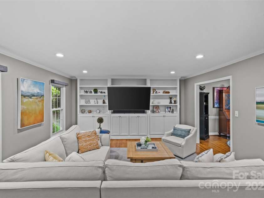 2418 Ainsdale Road, Charlotte, NC 28226.  MLS# CAR4289180, YatesRealty ID 19414. 