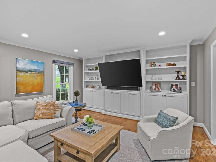 2418 Ainsdale Road, Charlotte, NC 28226.  MLS# CAR4289180, YatesRealty ID 19414. 