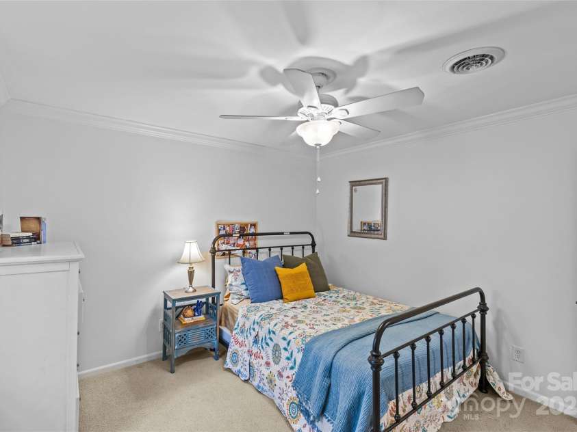 2418 Ainsdale Road, Charlotte, NC 28226.  MLS# CAR4289180, YatesRealty ID 19414. 
