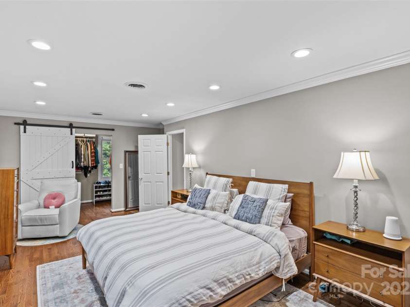 2418 Ainsdale Road, Charlotte, NC 28226.  MLS# CAR4289180, YatesRealty ID 19414. 