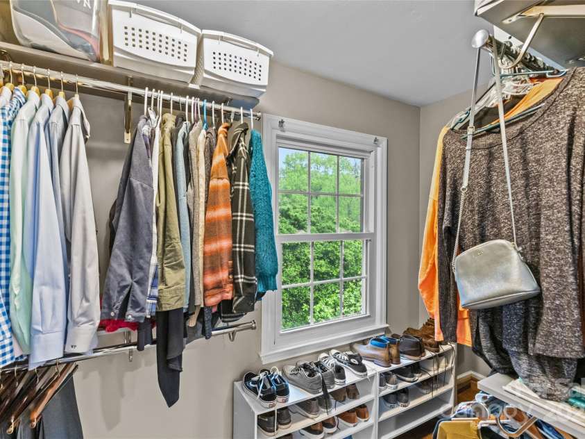 2418 Ainsdale Road, Charlotte, NC 28226.  MLS# CAR4289180, YatesRealty ID 19414. 