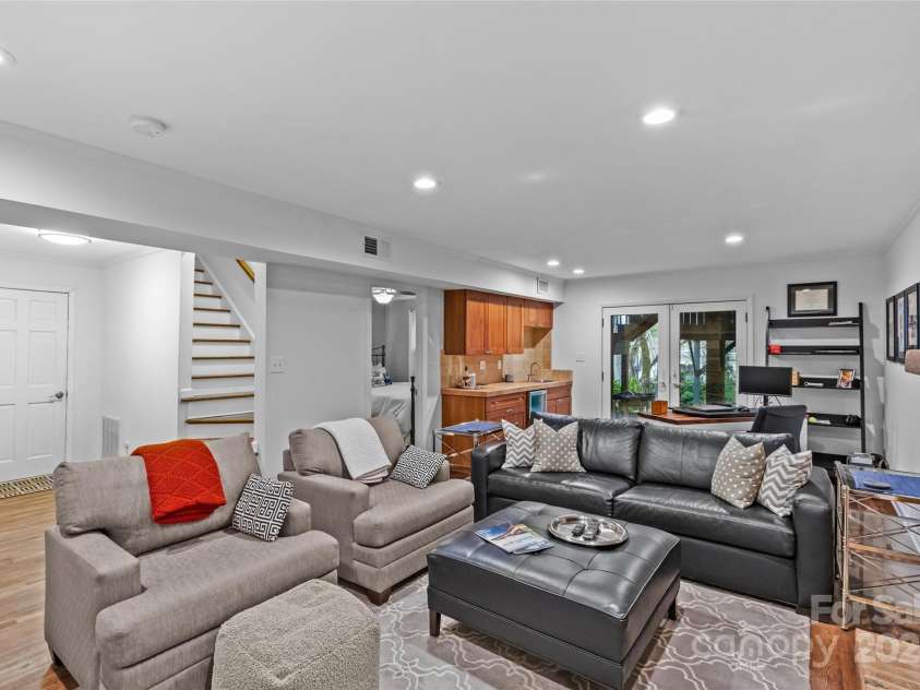2418 Ainsdale Road, Charlotte, NC 28226.  MLS# CAR4289180, YatesRealty ID 19414. 