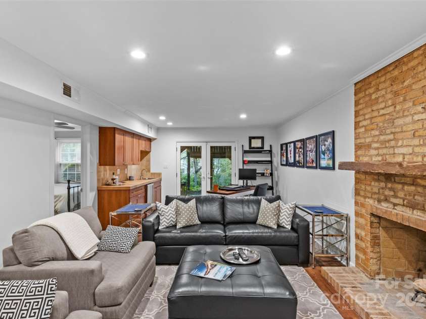 2418 Ainsdale Road, Charlotte, NC 28226.  MLS# CAR4289180, YatesRealty ID 19414. 