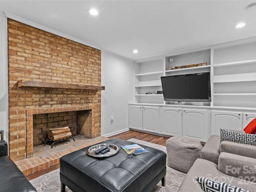 2418 Ainsdale Road, Charlotte, NC 28226.  MLS# CAR4289180, YatesRealty ID 19414. 