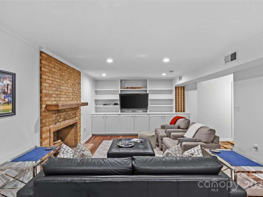 2418 Ainsdale Road, Charlotte, NC 28226.  MLS# CAR4289180, YatesRealty ID 19414. 