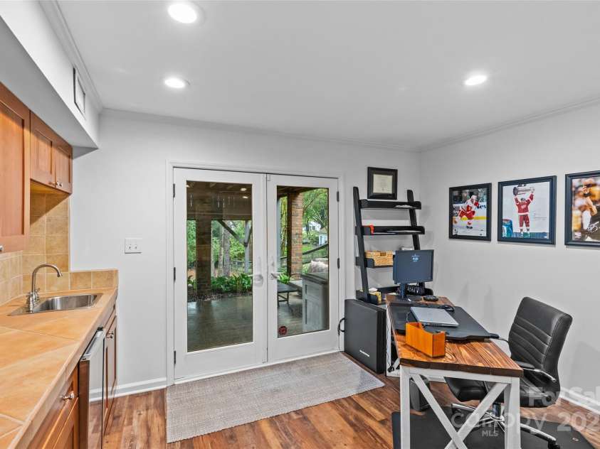 2418 Ainsdale Road, Charlotte, NC 28226.  MLS# CAR4289180, YatesRealty ID 19414. 