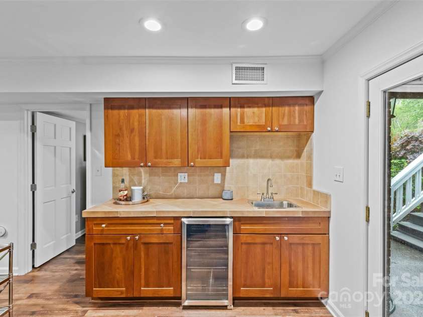 2418 Ainsdale Road, Charlotte, NC 28226.  MLS# CAR4289180, YatesRealty ID 19414. 
