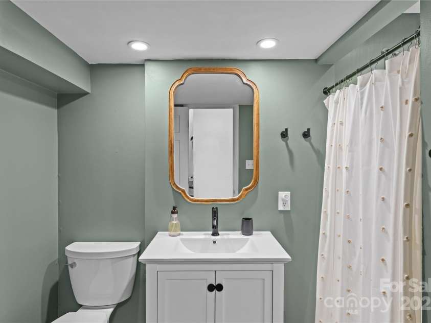 2418 Ainsdale Road, Charlotte, NC 28226.  MLS# CAR4289180, YatesRealty ID 19414. 