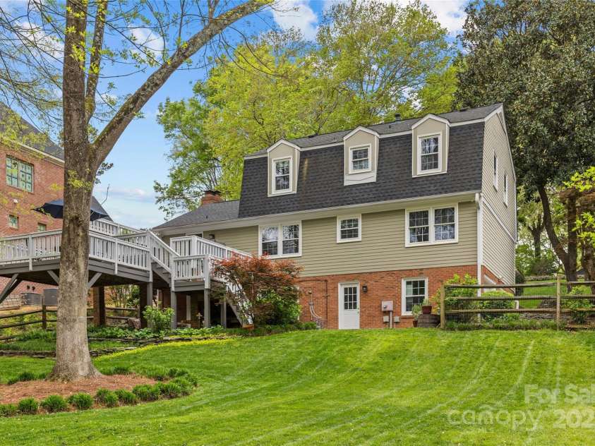 2418 Ainsdale Road, Charlotte, NC 28226.  MLS# CAR4289180, YatesRealty ID 19414. 