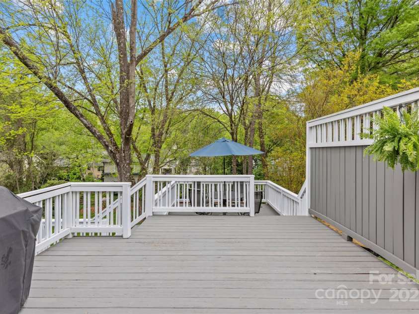 2418 Ainsdale Road, Charlotte, NC 28226.  MLS# CAR4289180, YatesRealty ID 19414. 