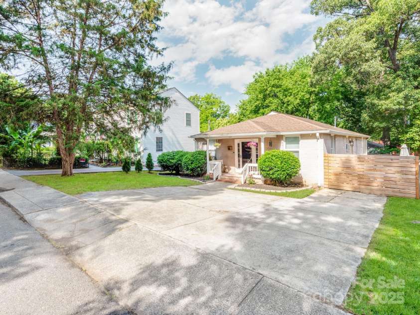 1817 Rush Wind Drive, Charlotte, NC 28206.  MLS# CAR4299019, YatesRealty ID 19415. 