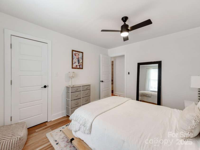 1817 Rush Wind Drive, Charlotte, NC 28206.  MLS# CAR4299019, YatesRealty ID 19415. 