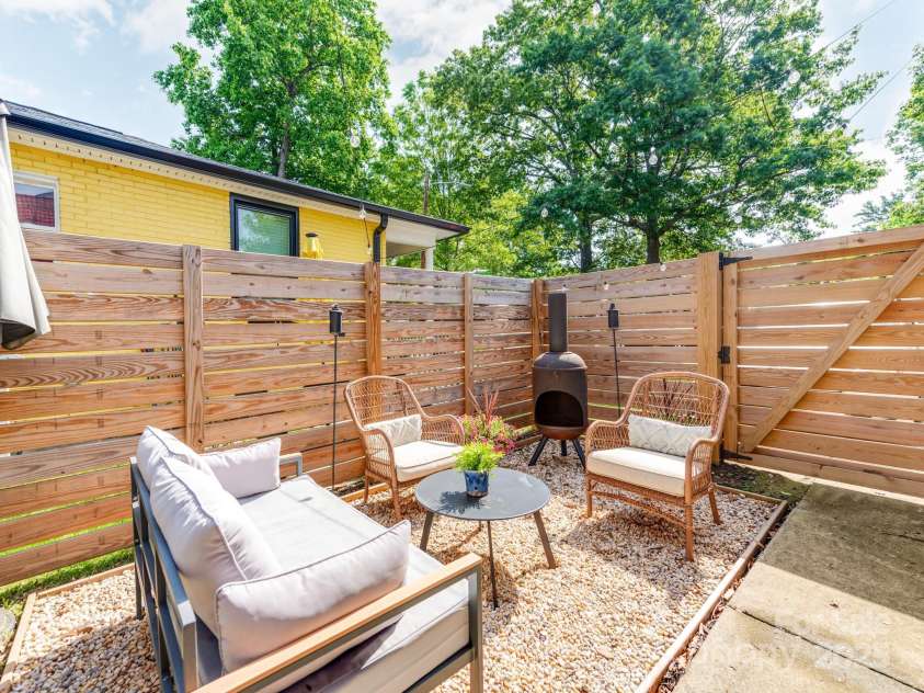 1817 Rush Wind Drive, Charlotte, NC 28206.  MLS# CAR4299019, YatesRealty ID 19415. 