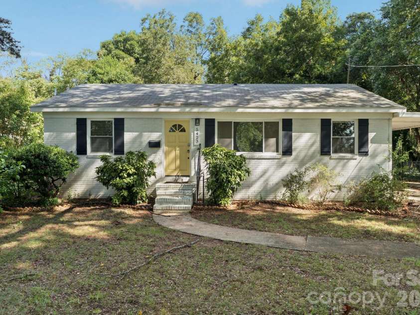 5423 Lantana Avenue, Charlotte, NC 28212.  MLS# CAR4376686, YatesRealty ID 19415. 