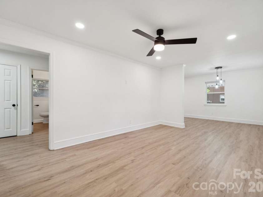 5423 Lantana Avenue, Charlotte, NC 28212.  MLS# CAR4376686, YatesRealty ID 19415. 