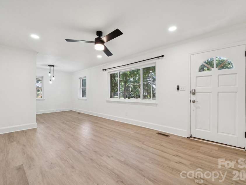 5423 Lantana Avenue, Charlotte, NC 28212.  MLS# CAR4376686, YatesRealty ID 19415. 