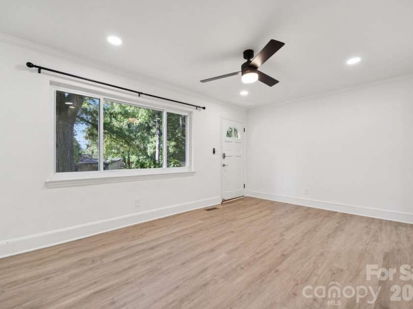 5423 Lantana Avenue, Charlotte, NC 28212.  MLS# CAR4376686, YatesRealty ID 19415. 