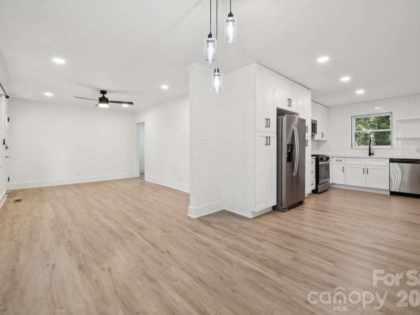 5423 Lantana Avenue, Charlotte, NC 28212.  MLS# CAR4376686, YatesRealty ID 19415. 