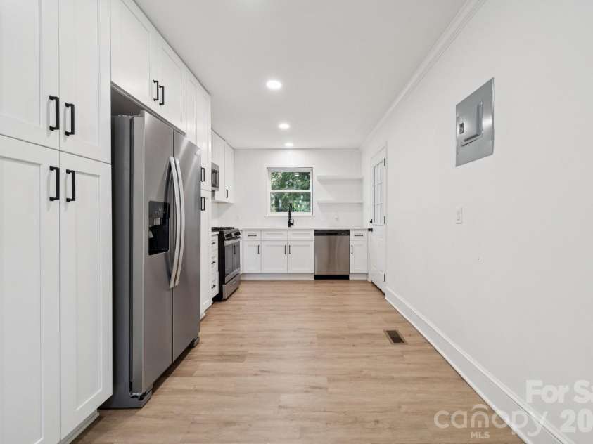 5423 Lantana Avenue, Charlotte, NC 28212.  MLS# CAR4376686, YatesRealty ID 19415. 