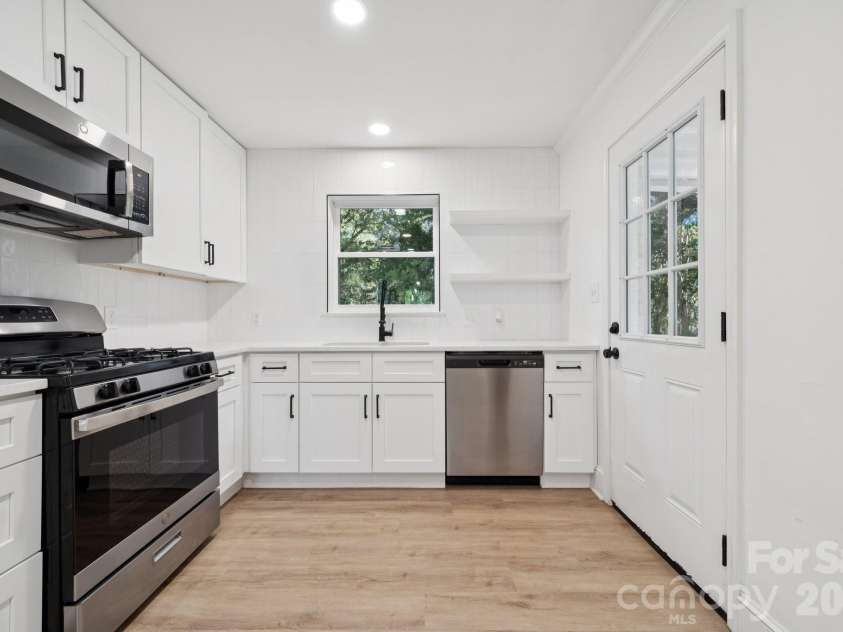 5423 Lantana Avenue, Charlotte, NC 28212.  MLS# CAR4376686, YatesRealty ID 19415. 