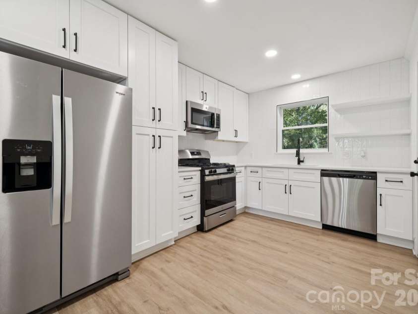 5423 Lantana Avenue, Charlotte, NC 28212.  MLS# CAR4376686, YatesRealty ID 19415. 