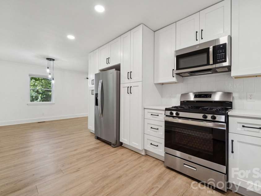 5423 Lantana Avenue, Charlotte, NC 28212.  MLS# CAR4376686, YatesRealty ID 19415. 