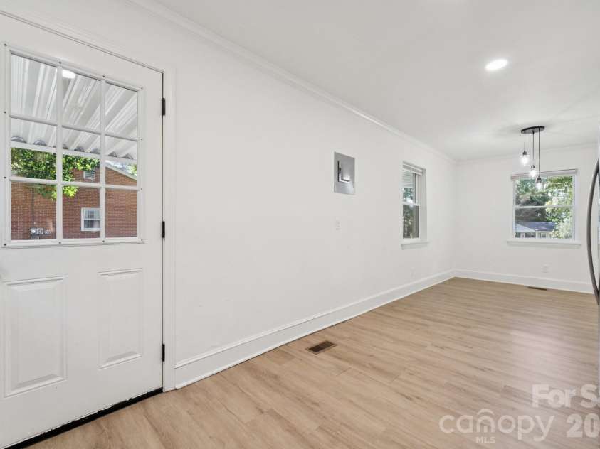 5423 Lantana Avenue, Charlotte, NC 28212.  MLS# CAR4376686, YatesRealty ID 19415. 