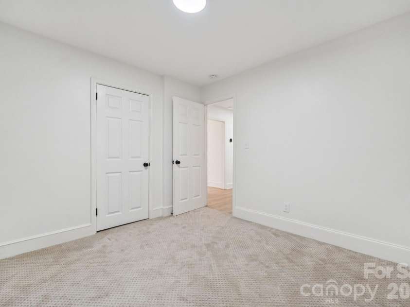 5423 Lantana Avenue, Charlotte, NC 28212.  MLS# CAR4376686, YatesRealty ID 19415. 
