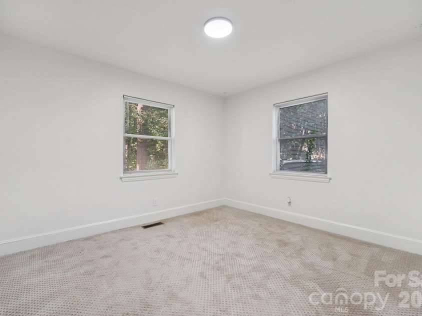 5423 Lantana Avenue, Charlotte, NC 28212.  MLS# CAR4376686, YatesRealty ID 19415. 