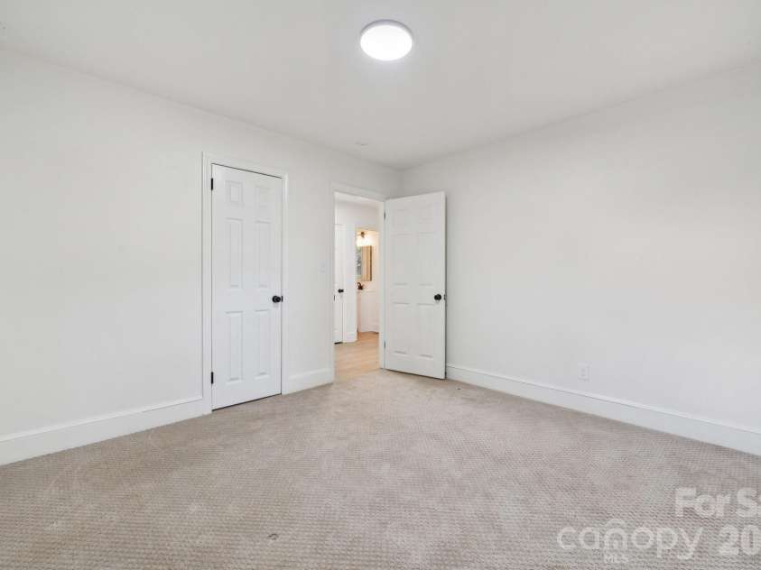 5423 Lantana Avenue, Charlotte, NC 28212.  MLS# CAR4376686, YatesRealty ID 19415. 