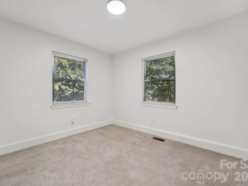 5423 Lantana Avenue, Charlotte, NC 28212.  MLS# CAR4376686, YatesRealty ID 19415. 