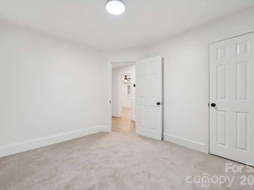 5423 Lantana Avenue, Charlotte, NC 28212.  MLS# CAR4376686, YatesRealty ID 19415. 