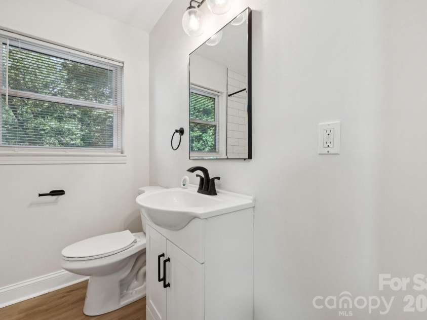 5423 Lantana Avenue, Charlotte, NC 28212.  MLS# CAR4376686, YatesRealty ID 19415. 