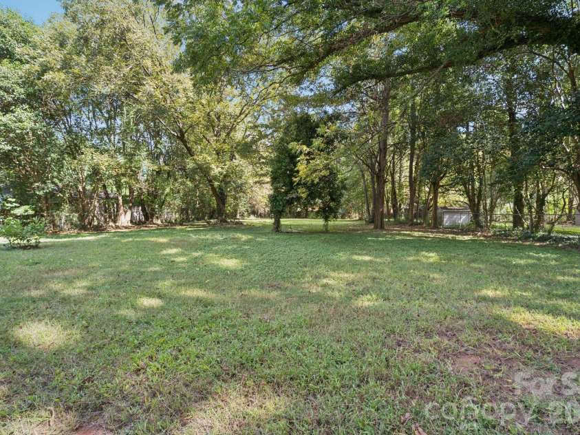 5423 Lantana Avenue, Charlotte, NC 28212.  MLS# CAR4376686, YatesRealty ID 19415. 