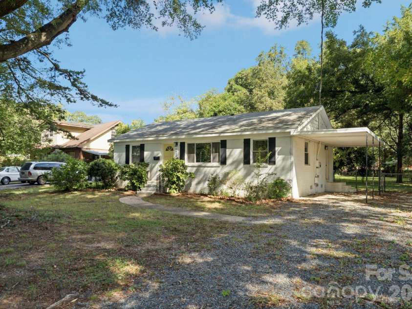 5423 Lantana Avenue, Charlotte, NC 28212.  MLS# CAR4376686, YatesRealty ID 19415. 