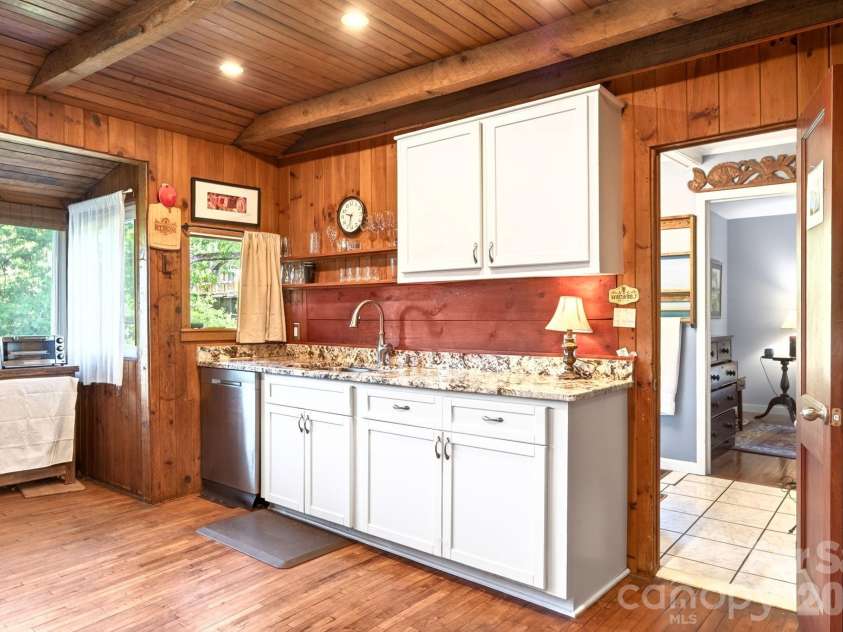 126 Maney Avenue, Asheville, NC 28804.  MLS# CAR4377780, YatesRealty ID 19416. Kitchen with granite countertops