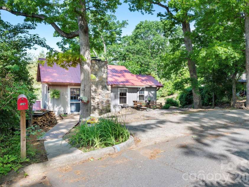 126 Maney Avenue, Asheville, NC 28804.  MLS# CAR4377780, YatesRealty ID 19416. Pathway from road to front door